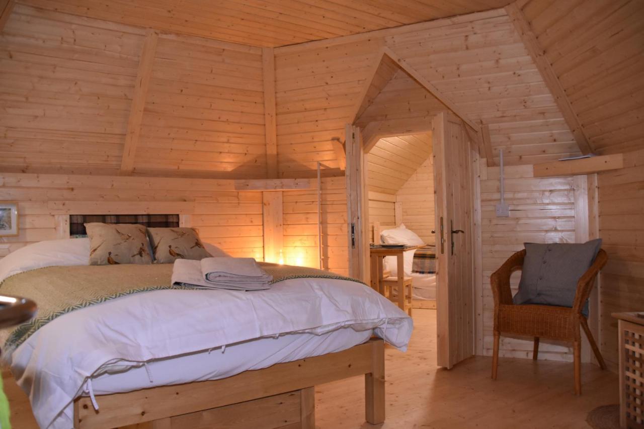 Cairngorm Bothies Villa อะบอยน์ ภายนอก รูปภาพ