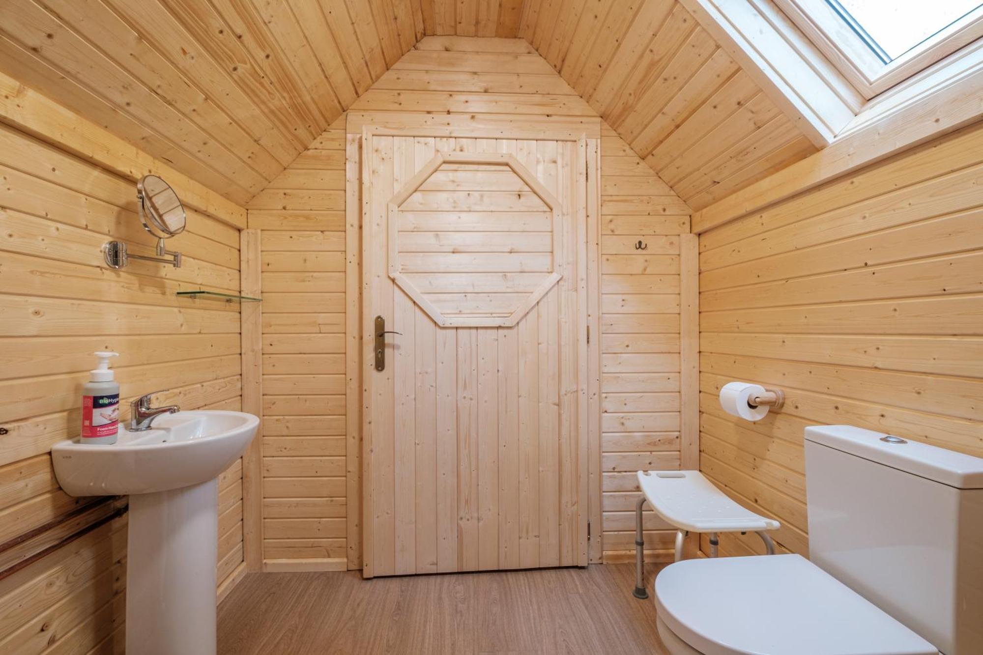 Cairngorm Bothies Villa อะบอยน์ ภายนอก รูปภาพ