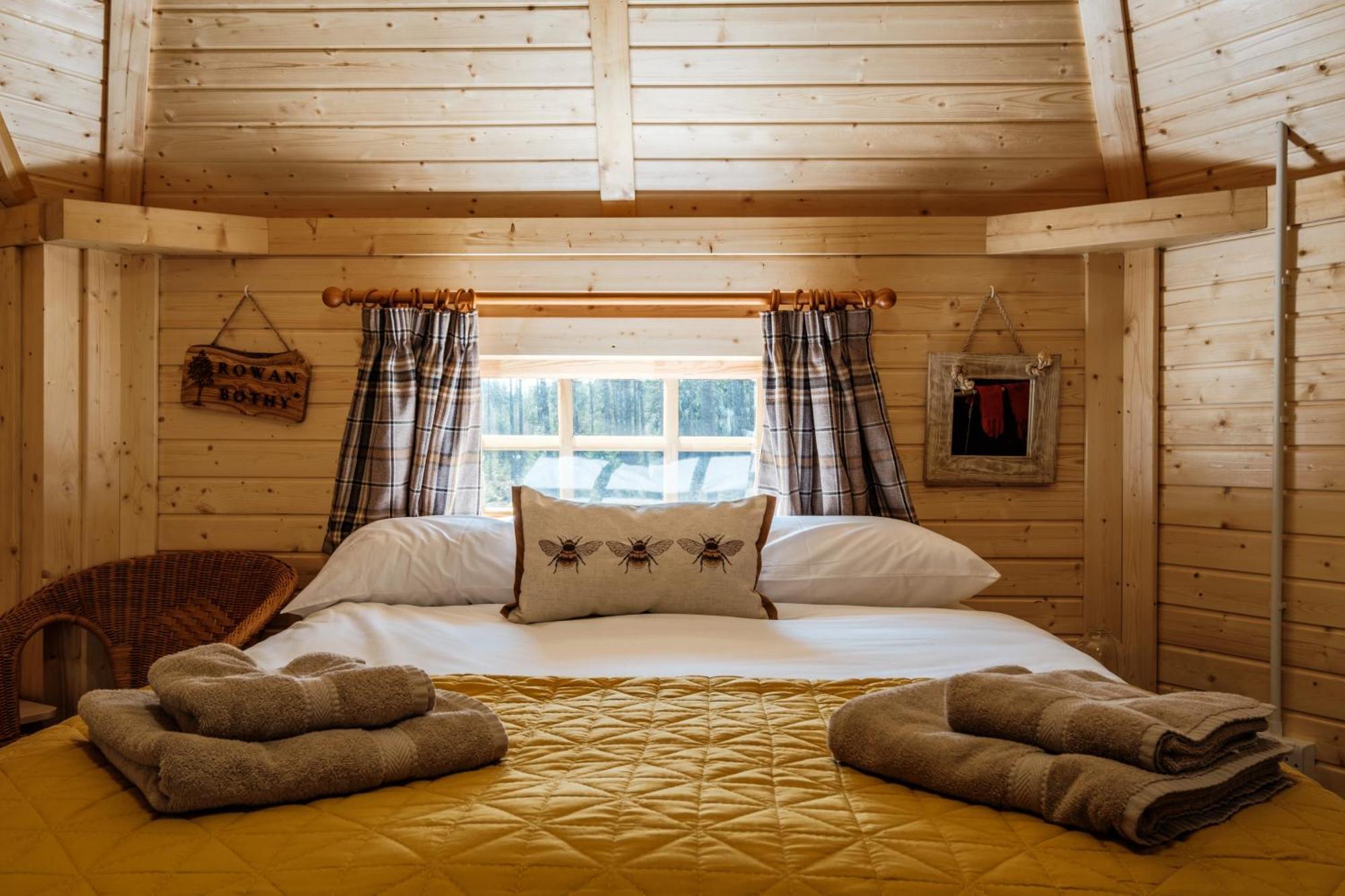 Cairngorm Bothies Villa อะบอยน์ ภายนอก รูปภาพ