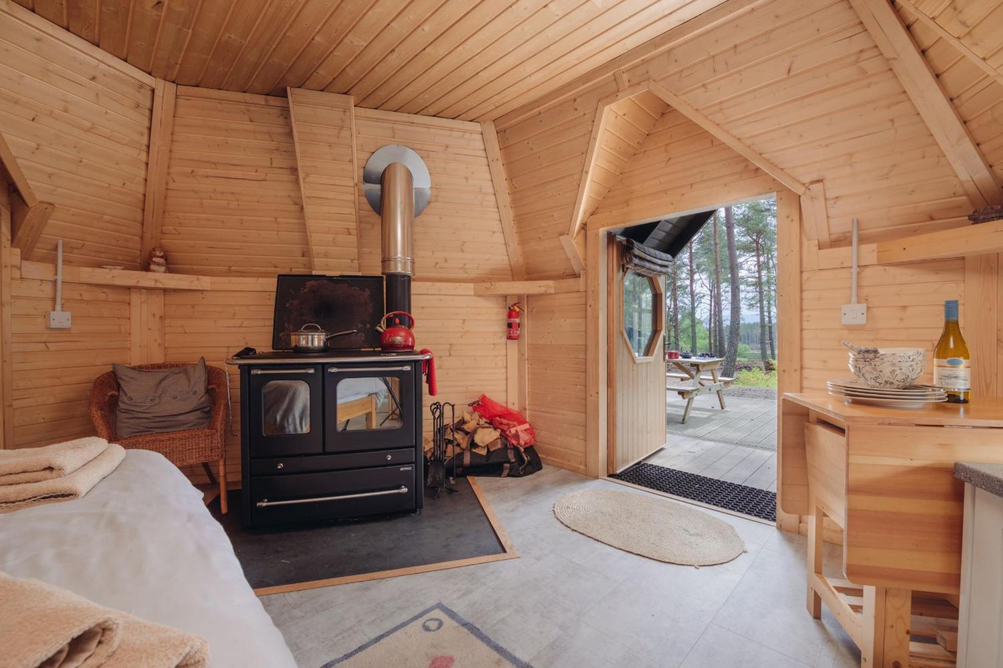 Cairngorm Bothies Villa อะบอยน์ ภายนอก รูปภาพ